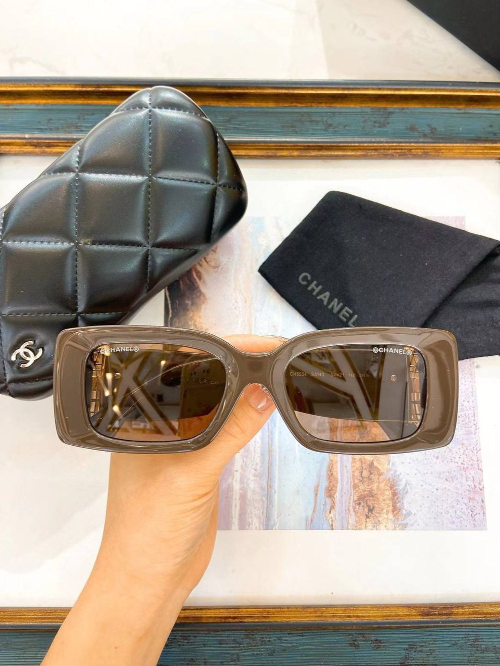 Солнцезащитные очки CHANEL