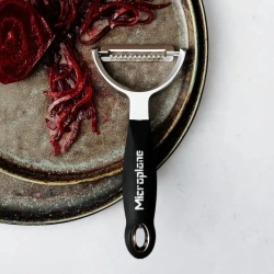 Microplane Горизонтальная овощечистка Y julienne черная