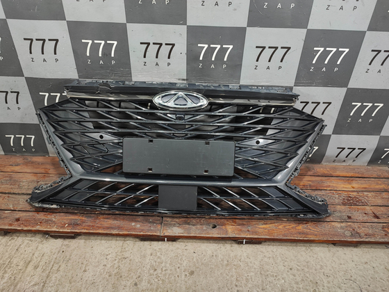 Решетка радиатора Chery Arrizo 8 22-нв Б/У Оригинал 602004106AA