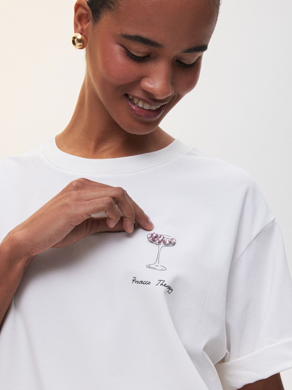 Футболка с вышивкой кристаллами