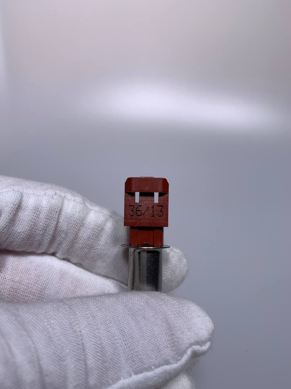 Датчик тэна 20 кОм белый или коричневый INDESIT ARISTON (TLR201AR)