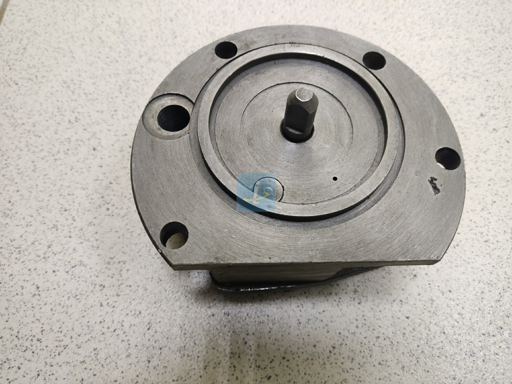 Насос масляный для КПП ЯМЗ длинный шток 336.1704010