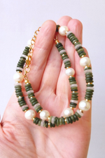 Ожерелье из пресноводного жемчуга и зелёного канадского нефрита