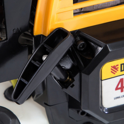 Триммер бензиновый DR-43, 43 см3, неразъемная штанга, состоит из 2 частей Denzel