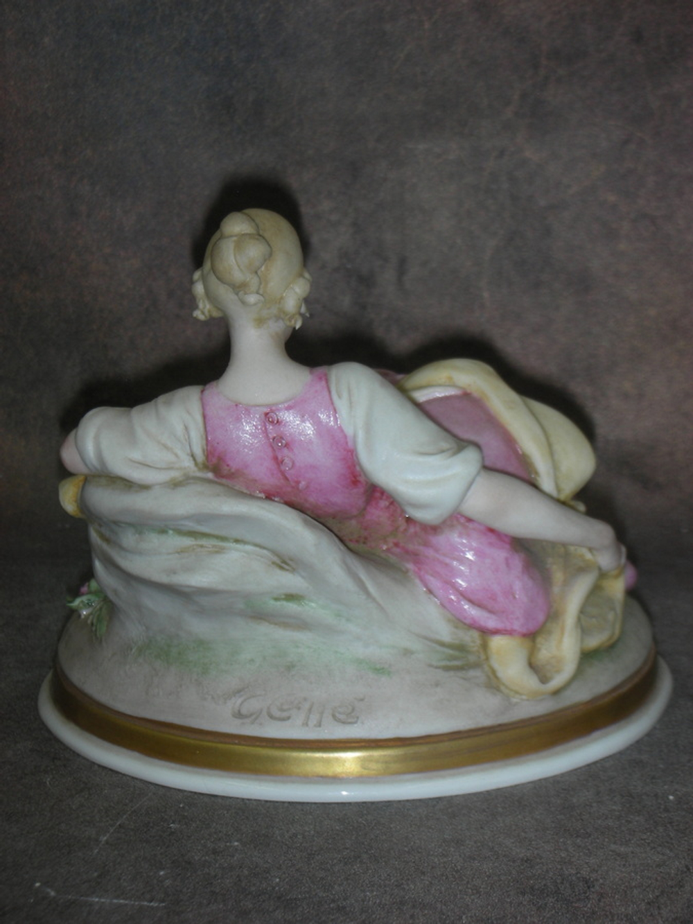 Статуэтка. Фарфор. В объятиях мечты. Capodimonte. Италия