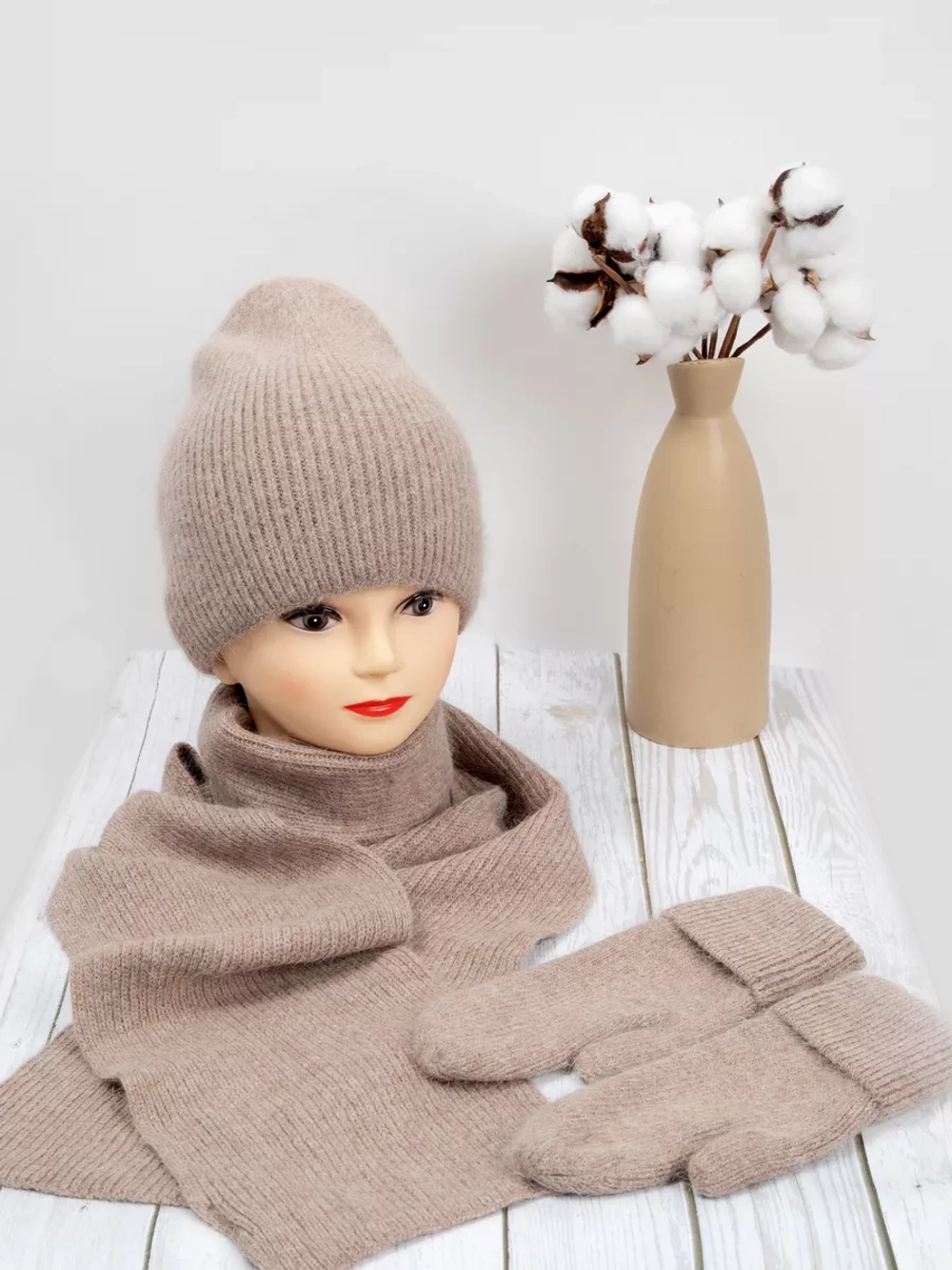 Комплект зимний шапка с шарфом и перчатками теплый вязаный