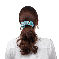 Шелковая резинка для волос Mollen Оммаж светло-бирюзовая