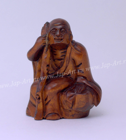 Нэцкэ Монах присел на камень