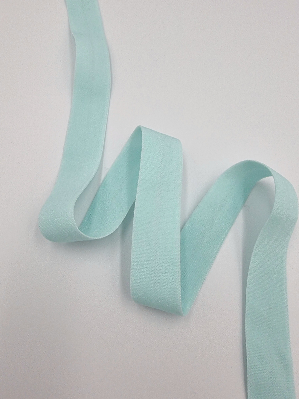 Бейка эластичная матовая ментол 15 мм ( Pantone 12-5410 TPG)