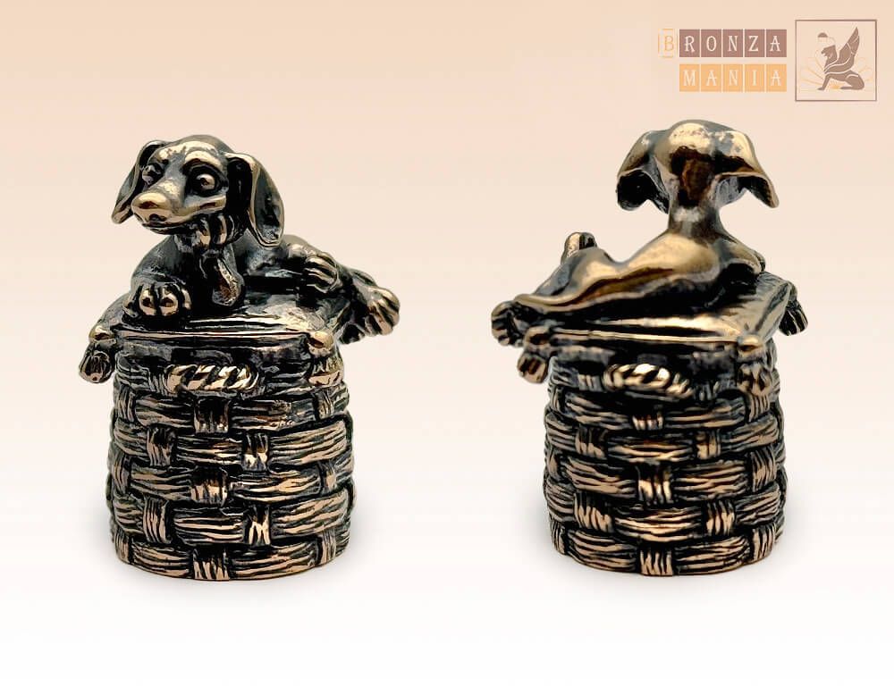 фигурка Такса на подушке