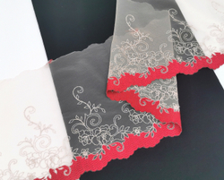 Вышивка на сетке, ПРАВАЯ, 19 см, бежевая с блестящей нитью и темно-красным краем , (Артикул: VS-1012), м