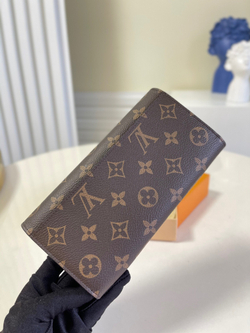 Louis Vuitton Sarah Wallet