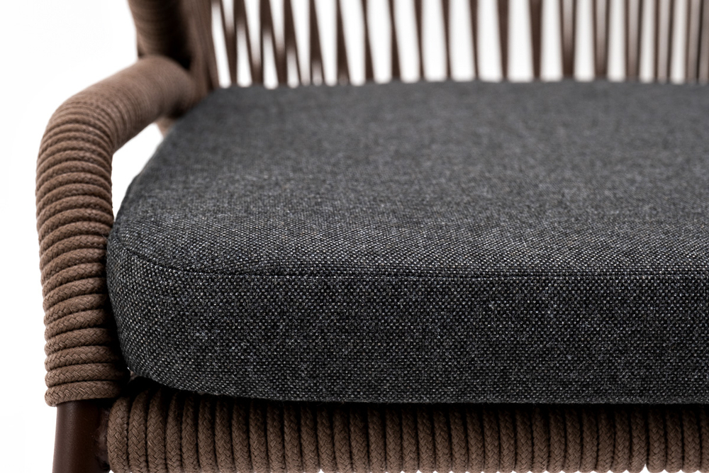 "Милан" стул плетеный из роупа, каркас алюминий коричневый (RAL8016) муар, роуп коричневый круглый, ткань темно-серая 027