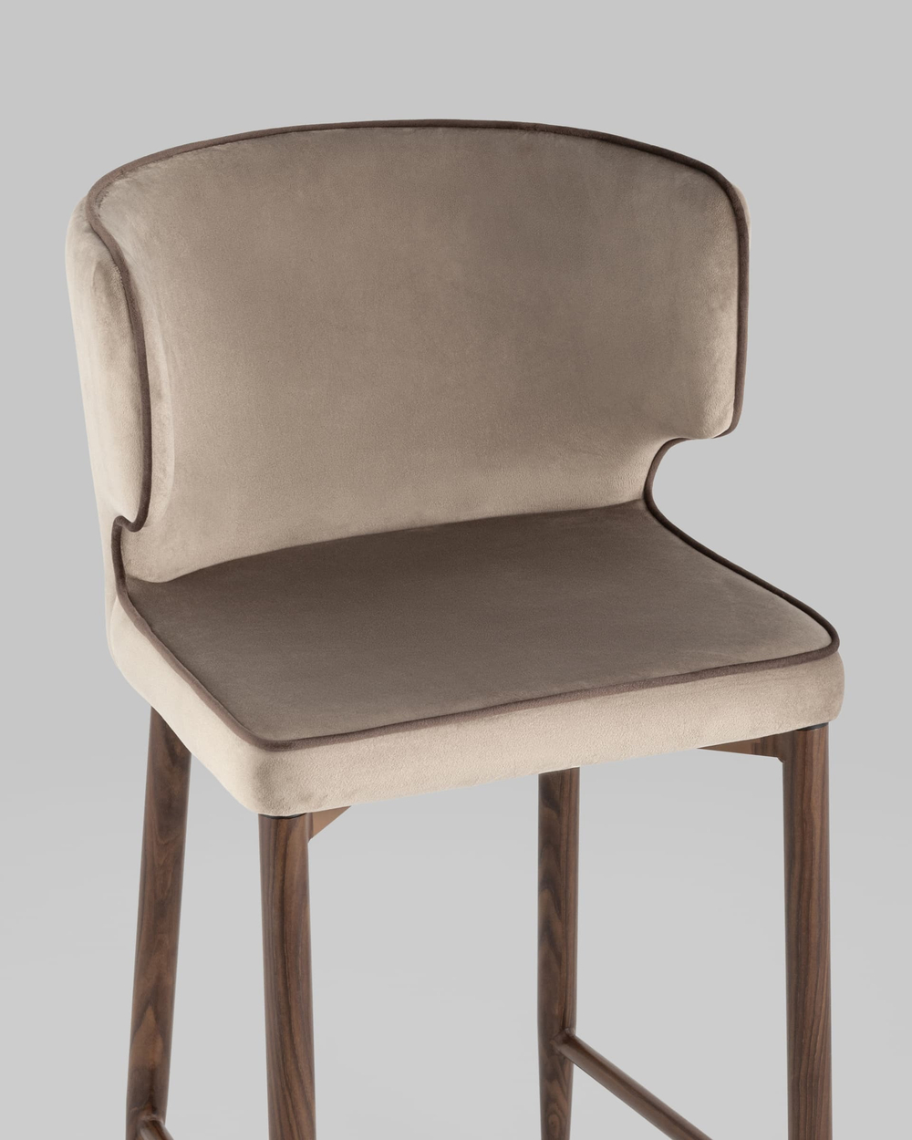 Стул полубарный Матео с кантом велюр шампань ножки дерево