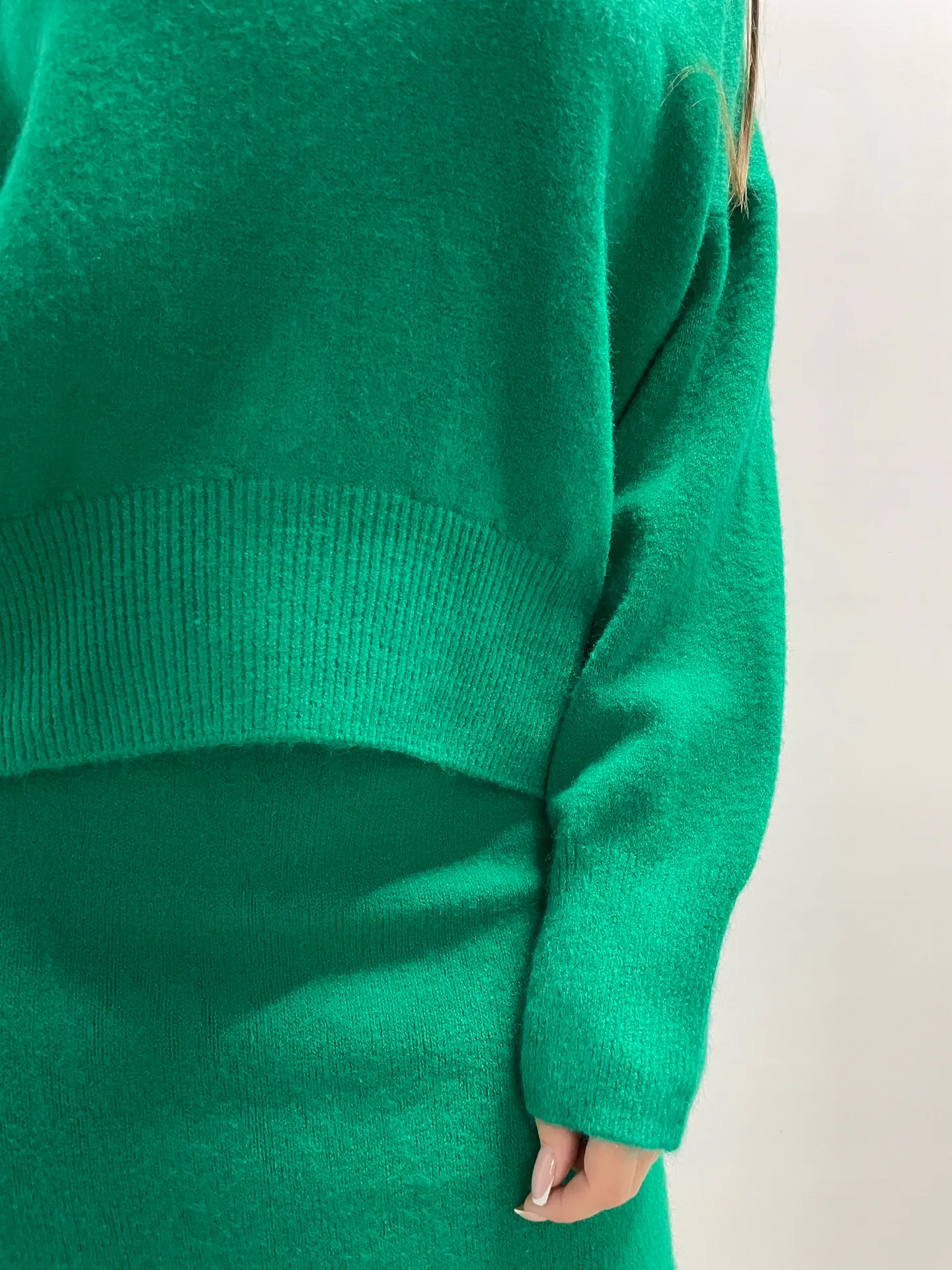 Костюм трикотажный JN 8812 однотонный из свитера и прямой юбки\Зеленый оптом