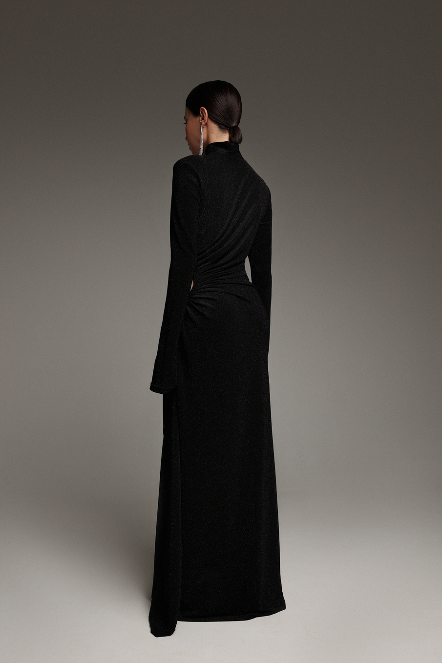 Платье с вырезом на талии