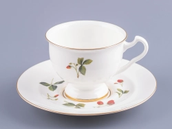 Чашка с блюдцем чайная форма Айседора рисунок Земляника, арт. 81.27540.00.1