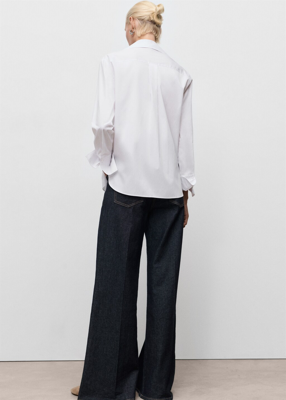 Рубашка с лацканами и потайной застежкой