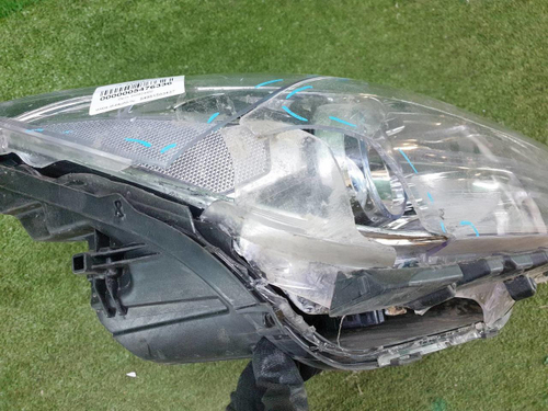 Битая Фара правая Genesis G70 (2017-2021) LED