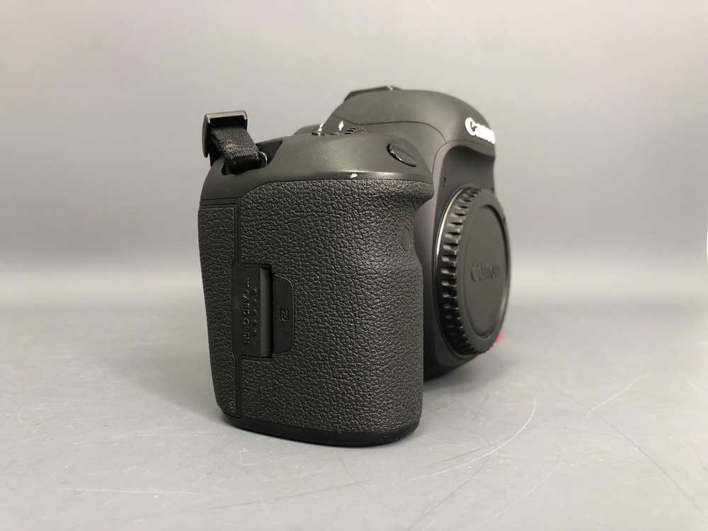 Canon EOS 5D Mark IV 6.900 кадров