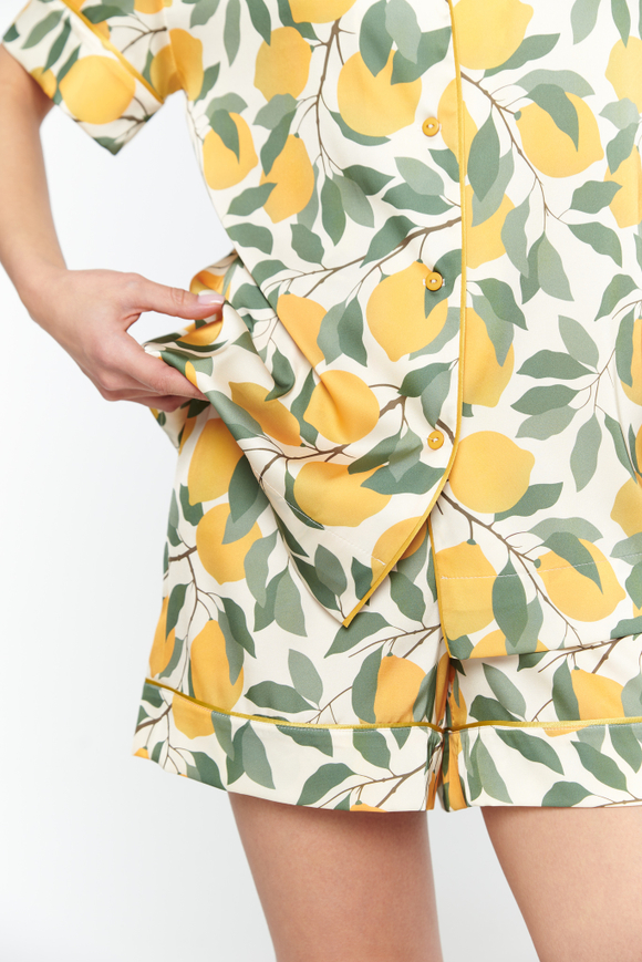 Шелковая блуза с кантом и лимонами