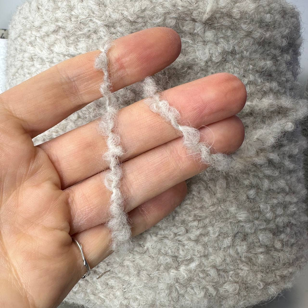 SPUMONE - Pecci Filati; 22% альпака, 39% меринос, 25% акрил, 14% п/а; 150м/100гр; col. 711, цвет: бежевый, букле; S715