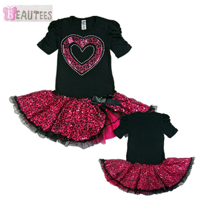 Платье детское с анималистическими принтами и пайетками