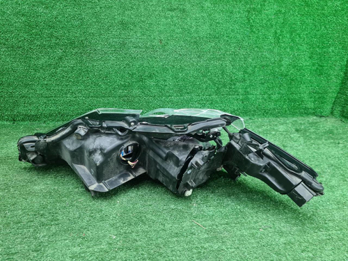 Битая Фара правая Toyota Camry xv70 (2020-н.в.) LED