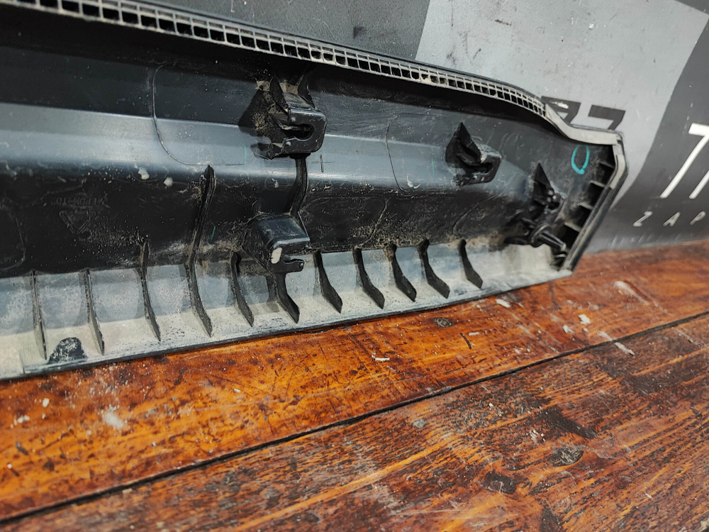 Накладка двери передней левой Geely Coolray 19-нв Б/У Оригинал 5075035900