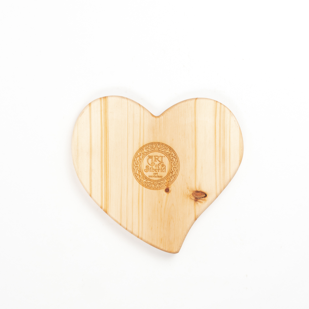 Менажница деревянная из кедра для подачи блюд и закусок с гравировкой "Тепло внутри, сказочно снаружи"