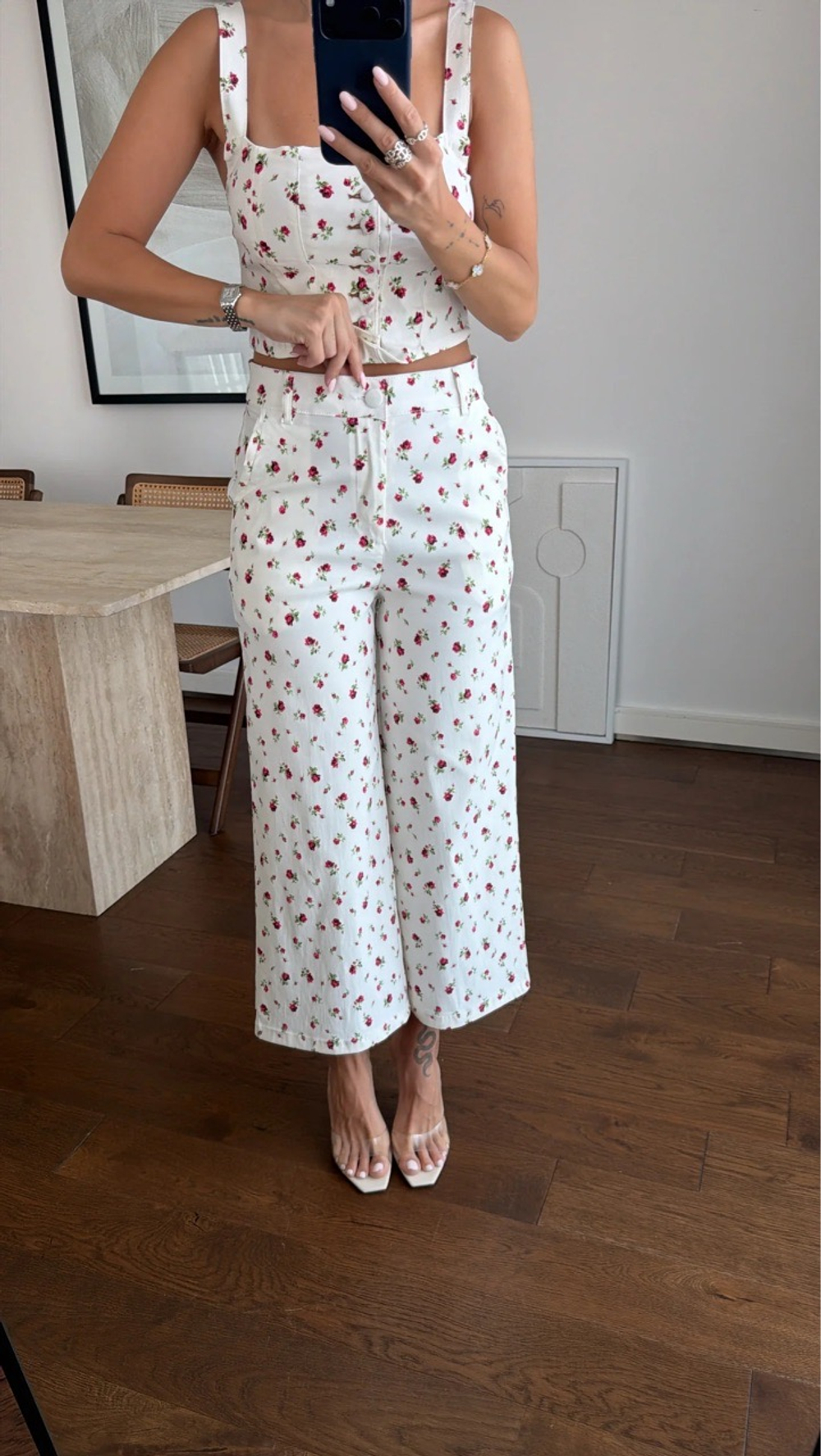 Костюм с брюками и корсетом в цветочек