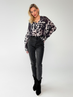 Рубашка Zhuo wafs 5095 удлиненная с кармананом и нашивкой MARNI леопрдовый принт