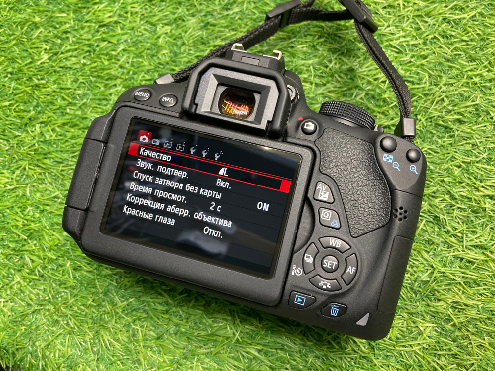 Canon EOS 700D 1.220 кадров