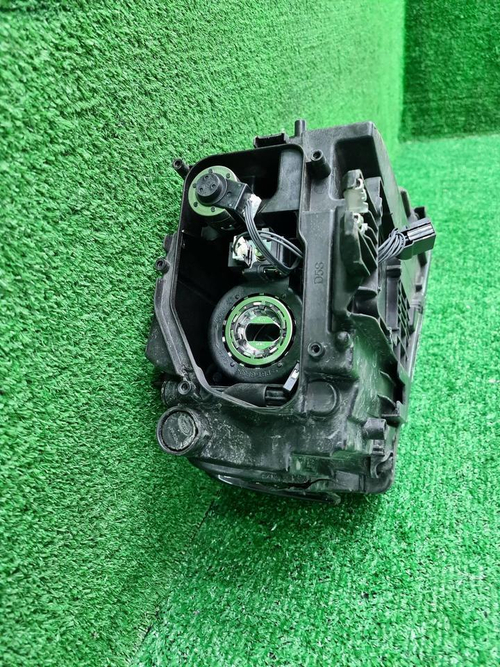 Битая Фара левая Audi Q3 1 8U (2014-2018) ксенон