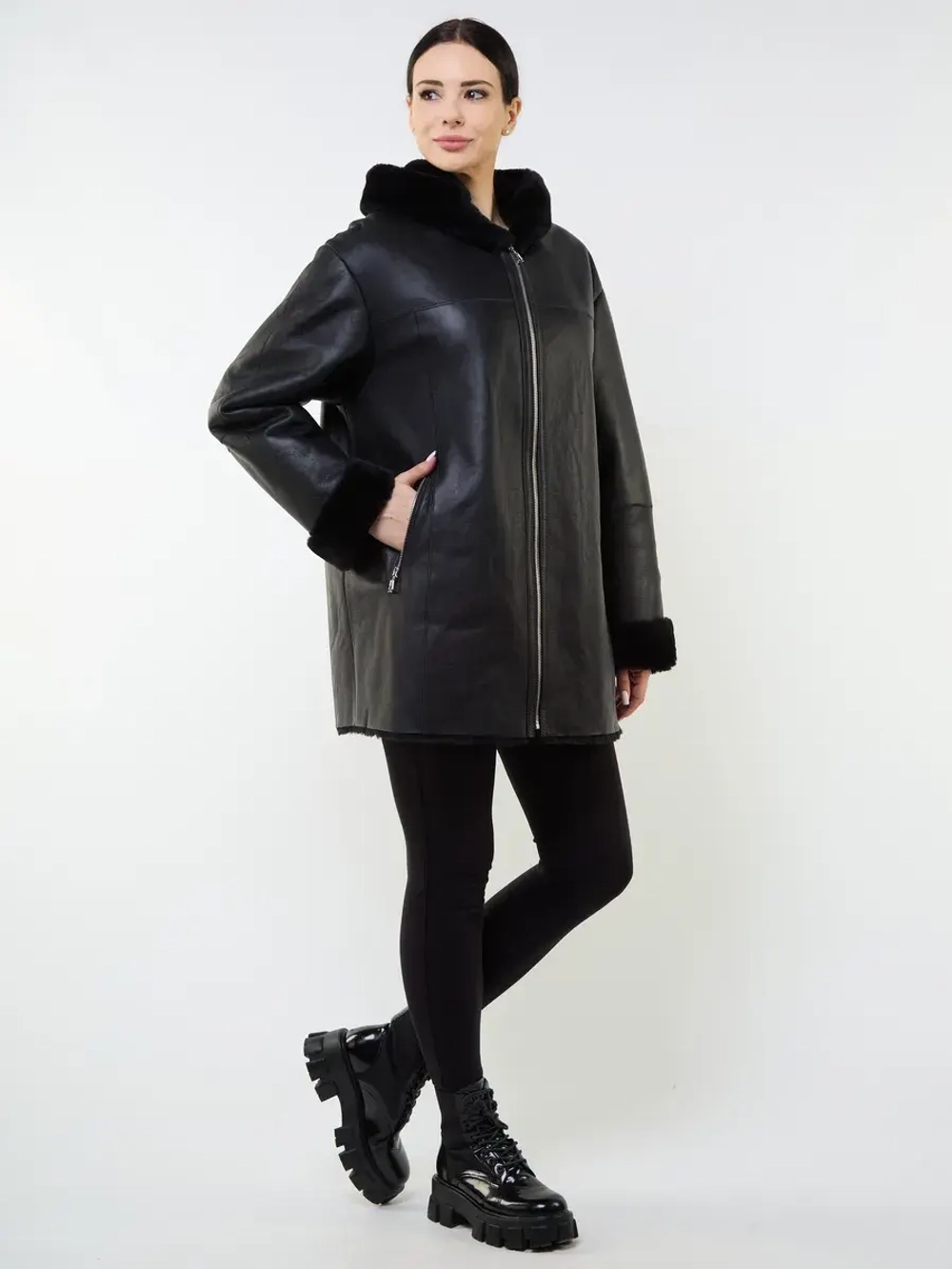 Дубленка зимняя натуральная с капюшоном