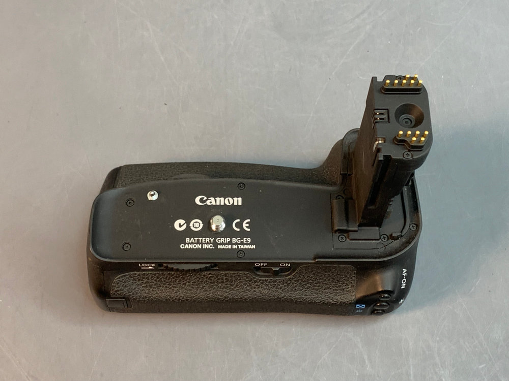 Canon BG-E9
