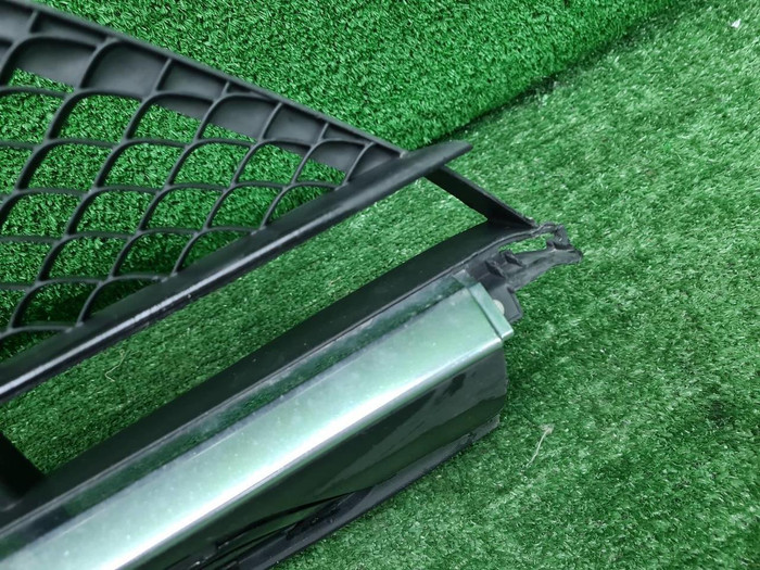 Решетка перед. бампера Mercedes GLC X253 15-19 AMG