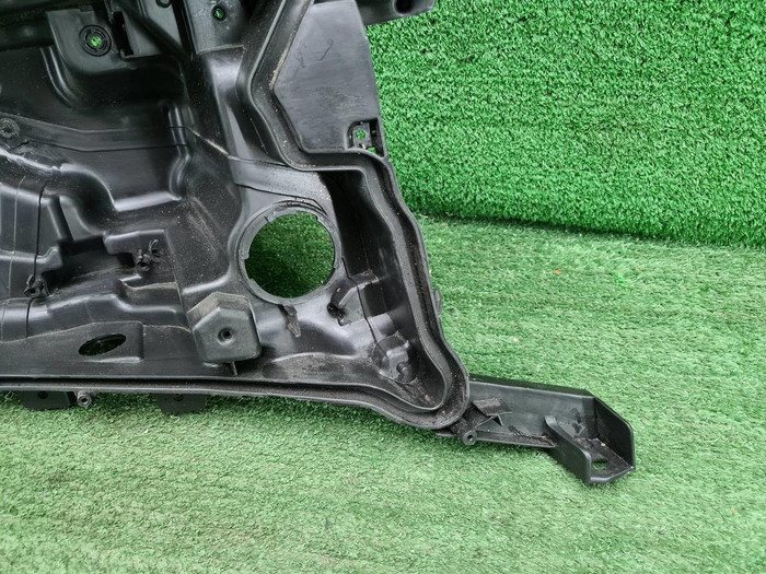 Корпус фары правый Toyota Land Cruiser 200 (15-21)