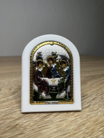 Св. Троица, икона арочная, белое дерево, эмаль 57х75