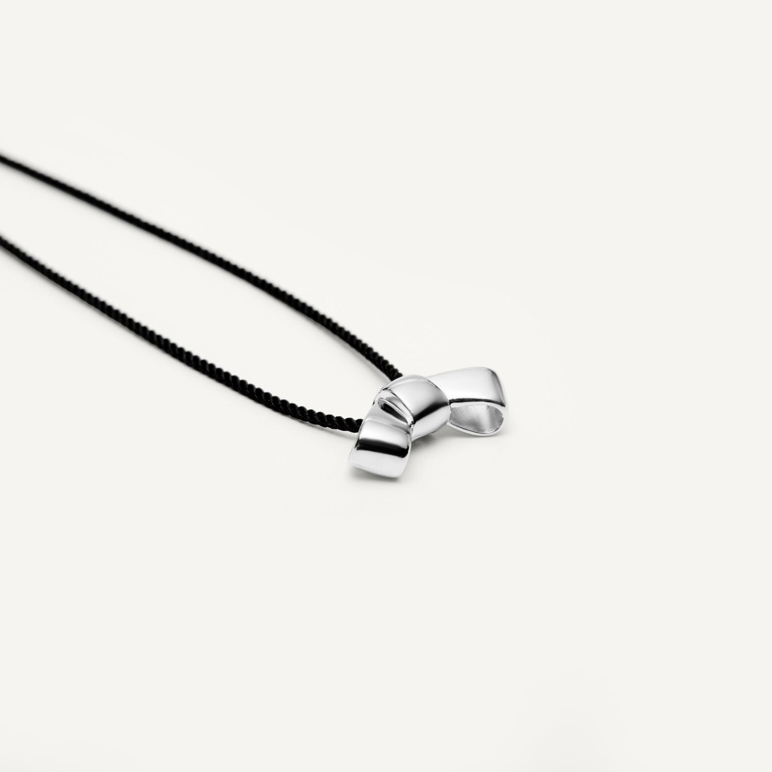 Колье Knitted Bow Necklace