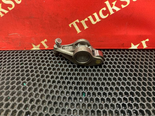 Коромысло впускного клапана 2023г