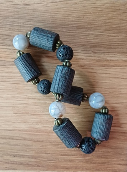 Браслет  УЛУ ДЪЕЛЬБЕГЕН, лиственница/агат "вены дракона"/тонированная лава