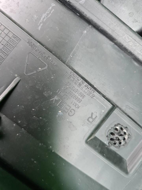 Накладка двери задняя правая Geely Monjaro (21-нв)