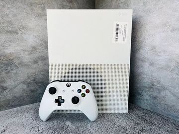 Игровая приставка XBOX One S 1TB S/N: 043035675016 (Б/У, без коробки)