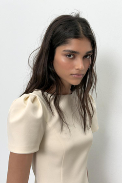 ZARA КОРОТКОЕ ПЛАТЬЕ СО СКЛАДКАМИ И КАРМАНАМИ, ЖЕЛТОВАТО-БЕЛЫЙ