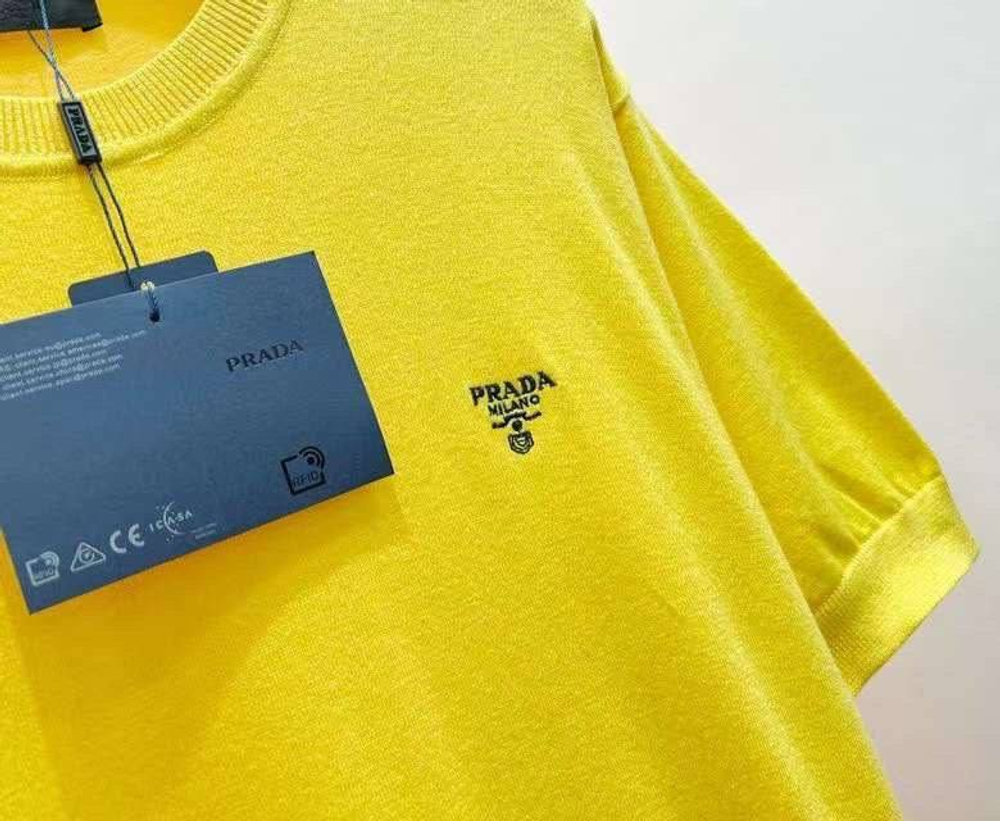 Футболка Prada
