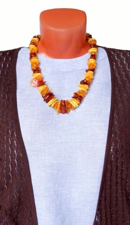 Бусы из крупных янтарных зубчиков