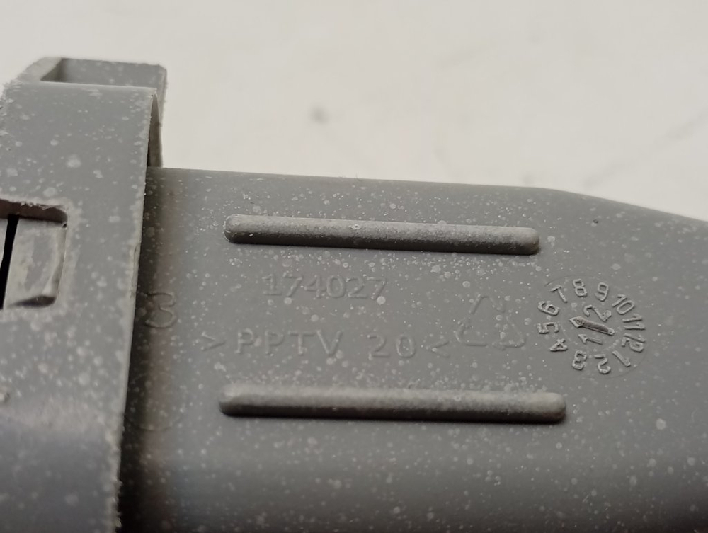 DIS5831 ктп4 Держатель для верхнего разбрызгивателя Beko Whirlpool Kuppersberg 1759600100 б/у