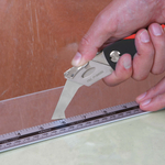 Нож складной + фонарь BESSEY DBKPH-TL-EU