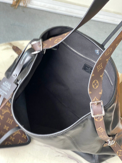 Louis Vuitton CarryAll Dark MM